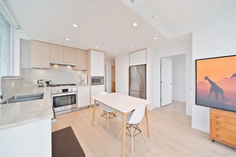 510 567 CLARKE ROAD - photo 2 of 31