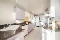 12C 338 TAYLOR WAY - thumbnail 10
