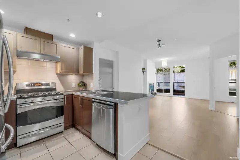 120 5777 BIRNEY AVENUE - photo 1 of 26