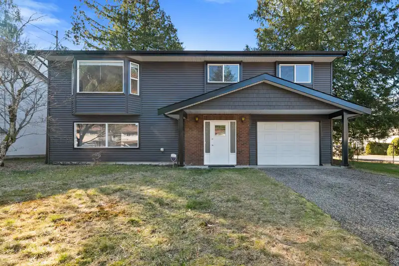 20143 SILVERVIEW ROAD - photo 1 of 40