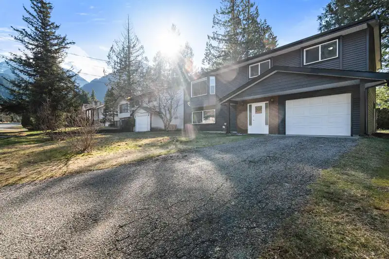 20143 SILVERVIEW ROAD - photo 3 of 40