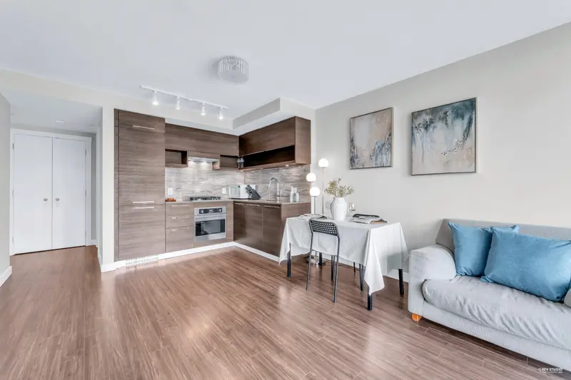 1501 570 EMERSON STREET - photo 1 of 25