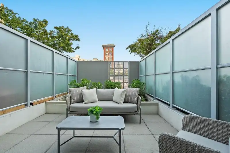 209 231 E PENDER STREET - photo 2 of 17