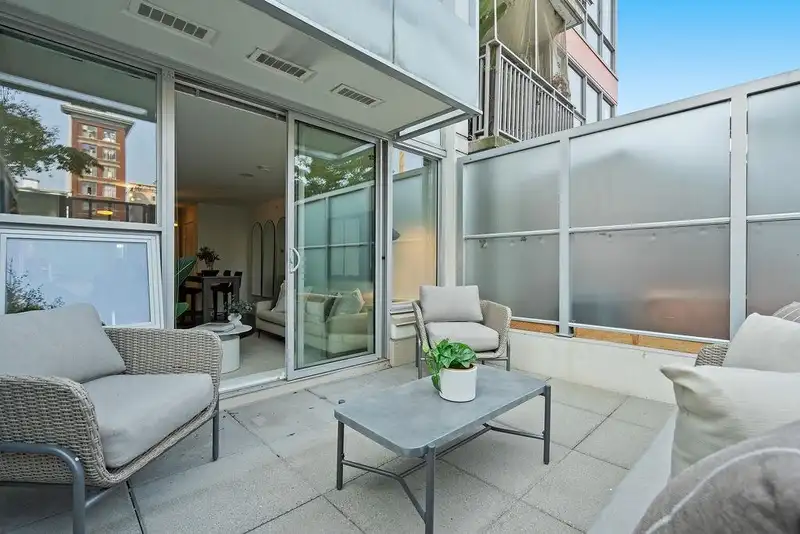 209 231 E PENDER STREET - photo 3 of 17