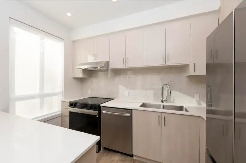 E516 13858 108 AVENUE - photo 3 of 30