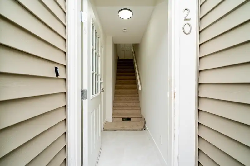 20 8775 161 STREET - photo 4 of 25