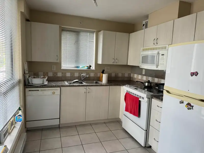 1104 850 ROYAL AVENUE - photo 2 of 15