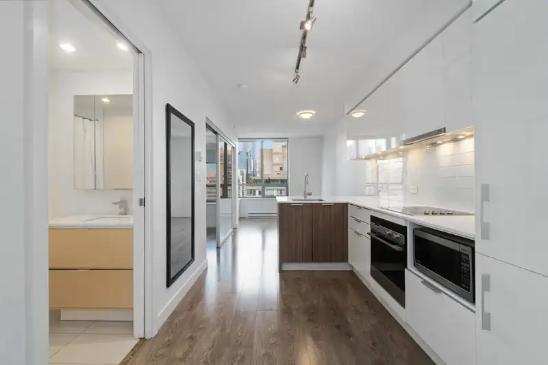 1803 1308 HORNBY STREET - photo 1 of 32