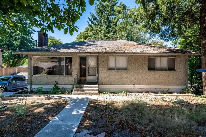 10257 124 STREET - photo 1 of 11