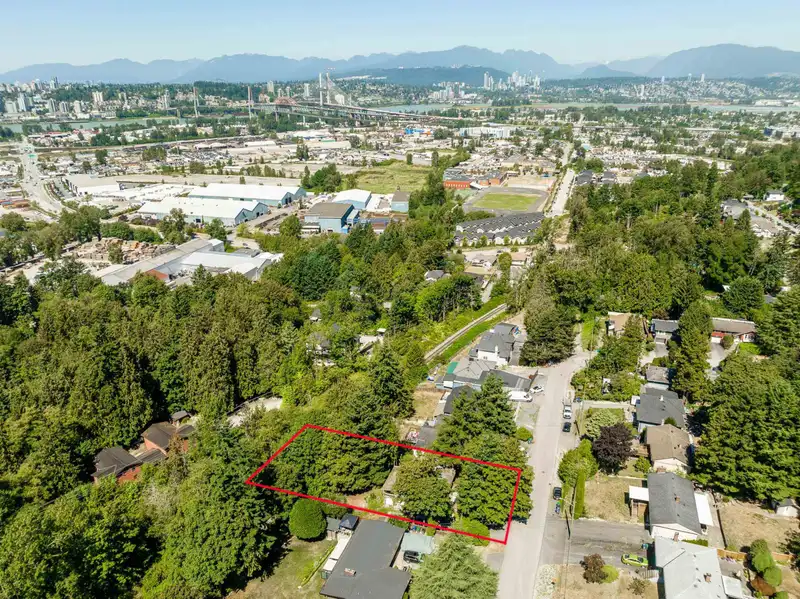 10257 124 STREET - photo 3 of 11