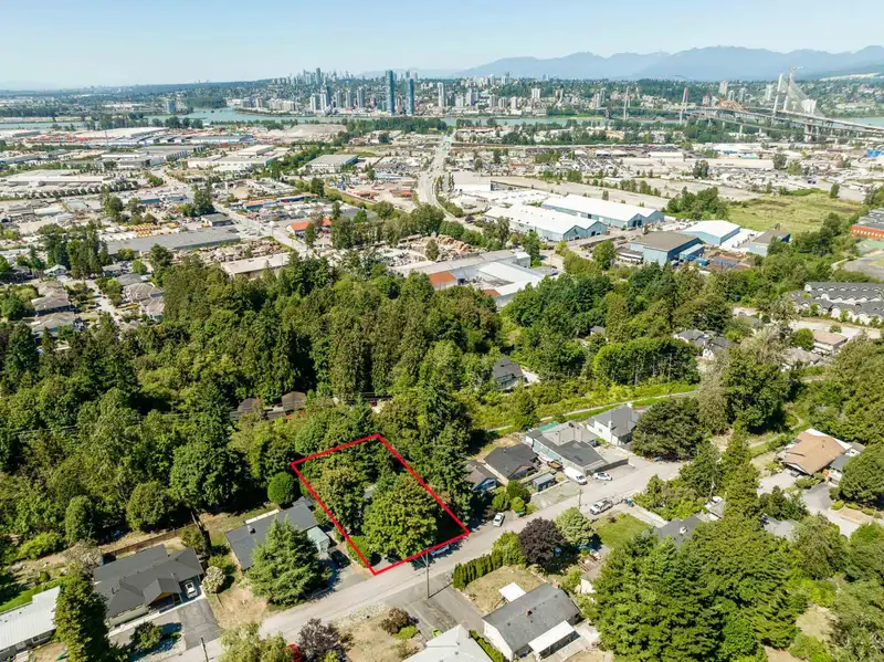 10257 124 STREET - photo 4 of 11