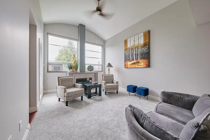 405 11519 BURNETT STREET - photo 4 of 25