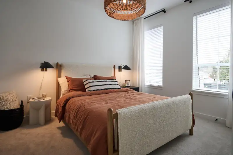 36 2886 MONTROSE AVENUE - photo 4 of 7