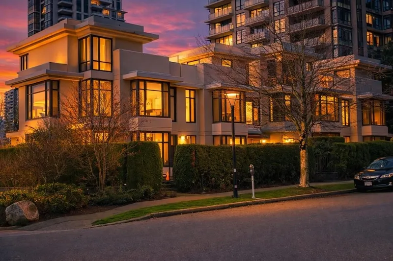 TH16 2089 ROSSER AVENUE - photo 2 of 25