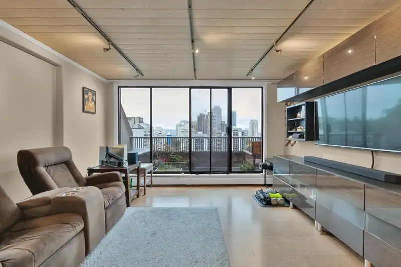 1802 6595 WILLINGDON AVENUE - photo 2 of 35