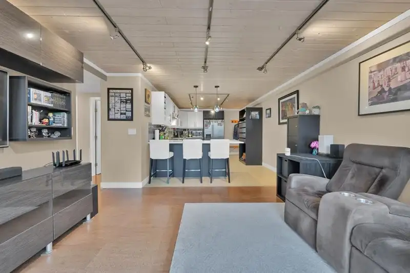 1802 6595 WILLINGDON AVENUE - photo 3 of 35
