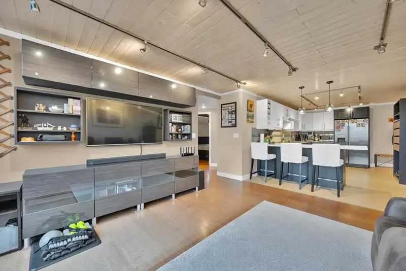 1802 6595 WILLINGDON AVENUE - photo 4 of 35