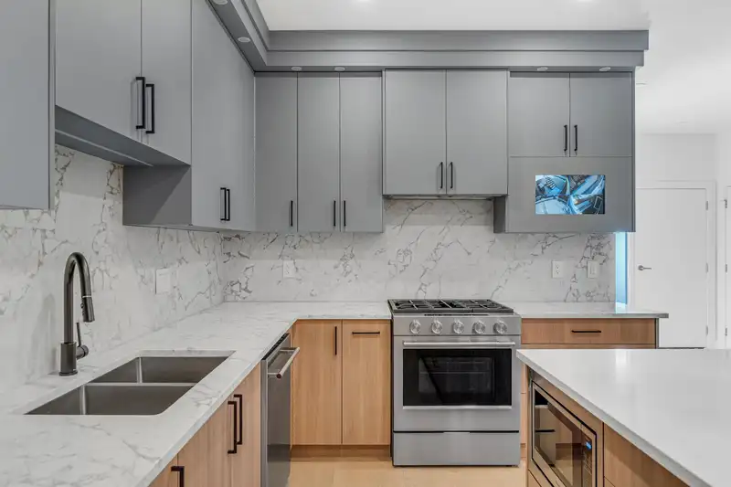 4 6176 ELGIN AVENUE - photo 3 of 20