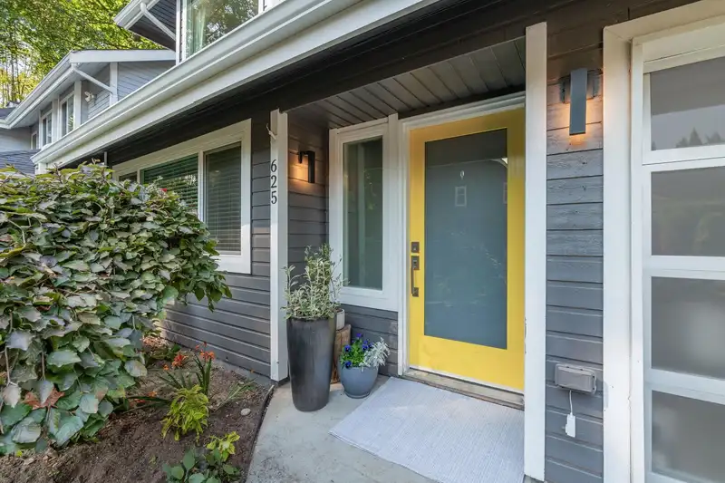 625 SEYMOUR COURT - photo 2 of 40