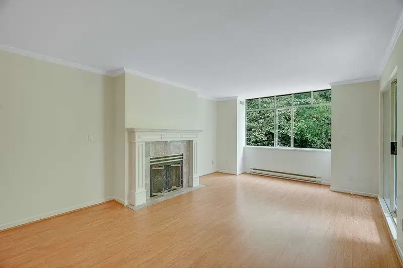 206 9765 140 STREET - photo 3 of 32