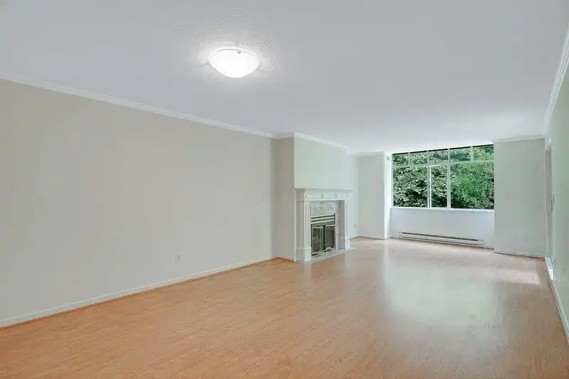 206 9765 140 STREET - photo 4 of 32