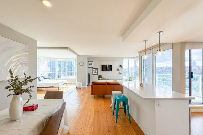 2207 1500 HOWE STREET - photo 2 of 25