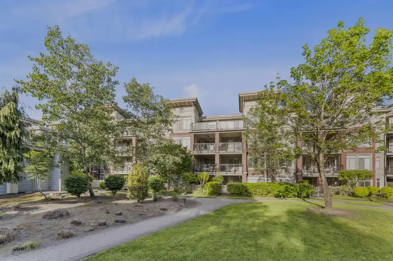 412 15385 101A AVENUE - photo 1 of 30