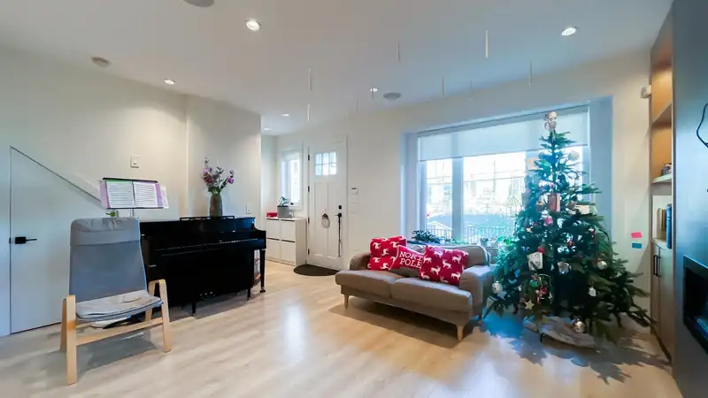 5086 MANOR STREET - photo 3 of 20