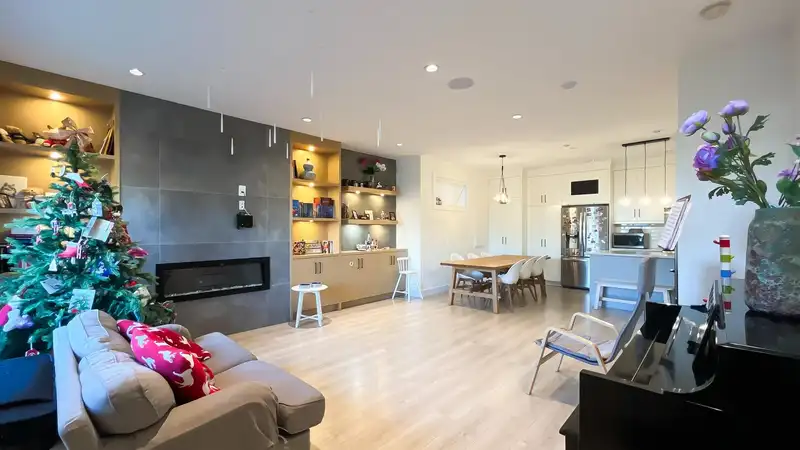 5086 MANOR STREET - photo 4 of 20