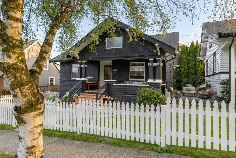 737-745 ST. ANDREWS AVENUE - photo 1 of 39