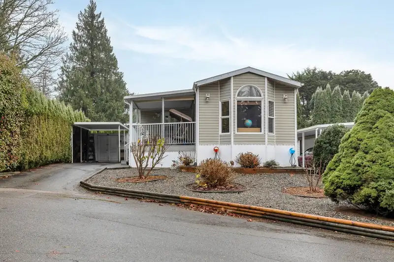 33 2035 MARTENS STREET - photo 2 of 36