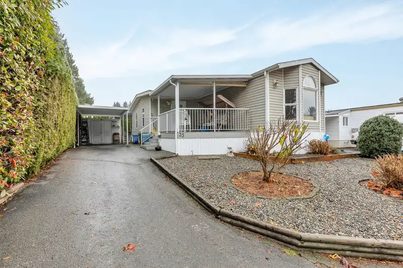 33 2035 MARTENS STREET - photo 3 of 36