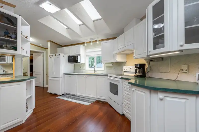 33 2035 MARTENS STREET - photo 4 of 36