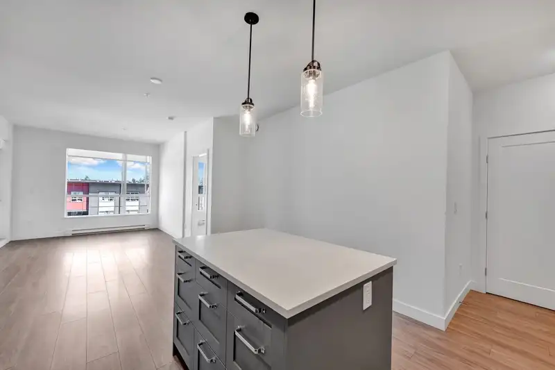 320 18811 72 AVENUE - photo 3 of 37