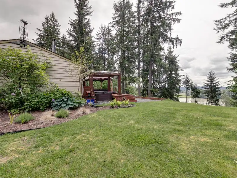 26521 LOUGHEED HIGHWAY - photo 2 of 40