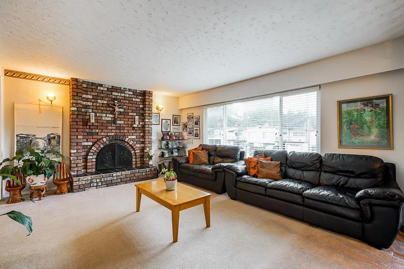 14145 101 AVENUE - photo 4 of 25