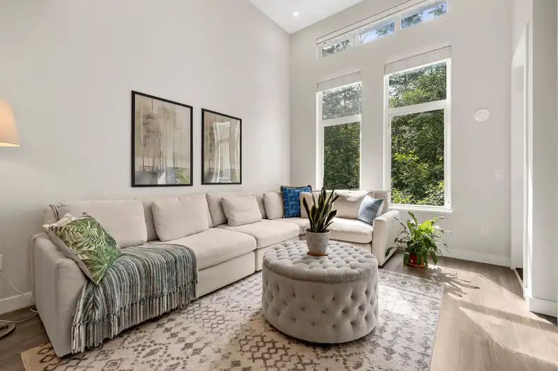 403 15436 31 AVENUE - photo 1 of 31