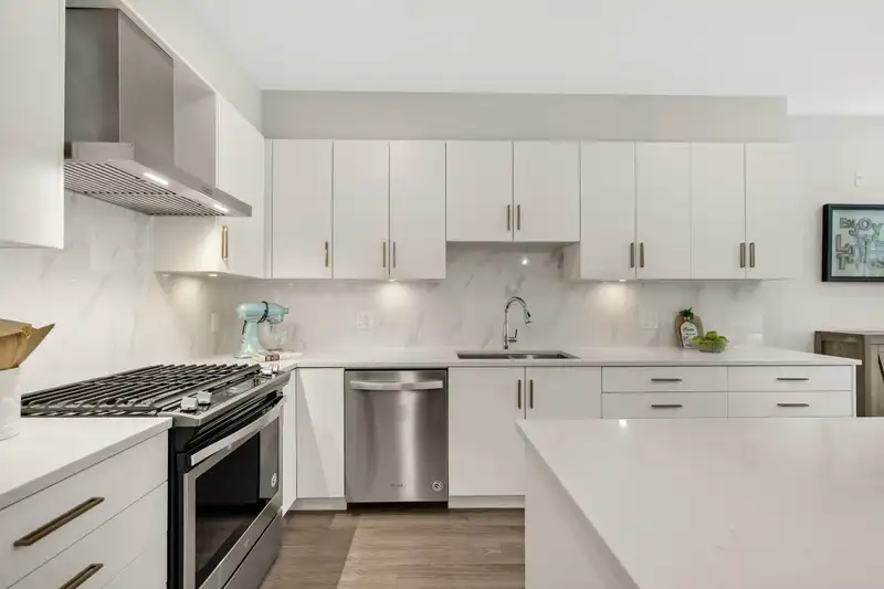 403 15436 31 AVENUE - photo 3 of 31