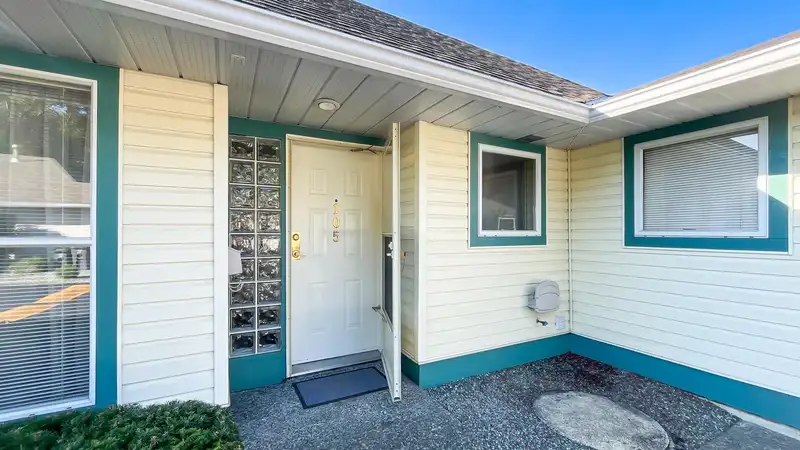 105 10172 141 STREET - photo 3 of 28
