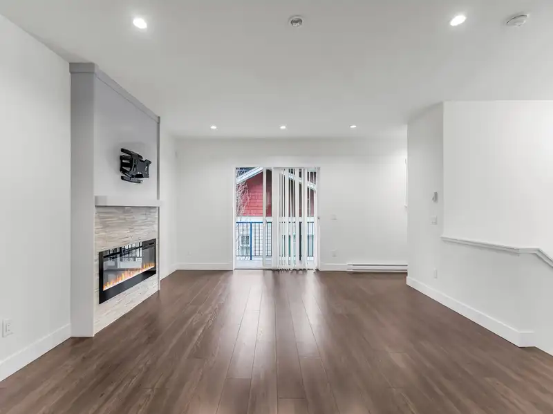 18 6188 141 STREET - photo 2 of 40