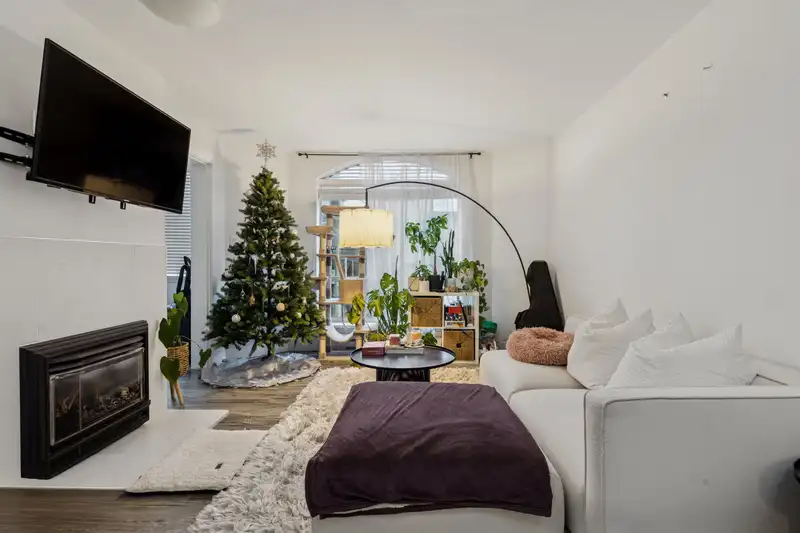 308 1010 CHILCO STREET - photo 1 of 15