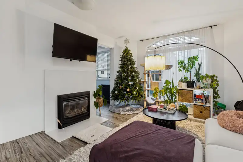 308 1010 CHILCO STREET - photo 2 of 15