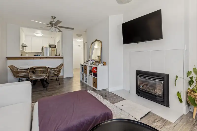 308 1010 CHILCO STREET - photo 3 of 15