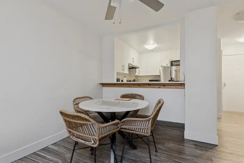 308 1010 CHILCO STREET - photo 4 of 15