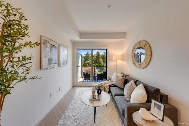 213 20695 EASTLEIGH CRESCENT - photo 1 of 21