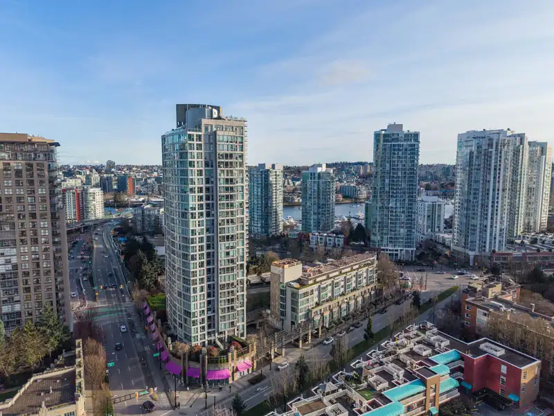1507 1008 CAMBIE STREET - photo 1 of 36