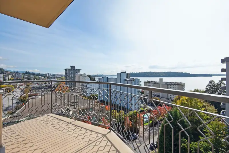 902 1930 MARINE DRIVE - photo 3 of 33