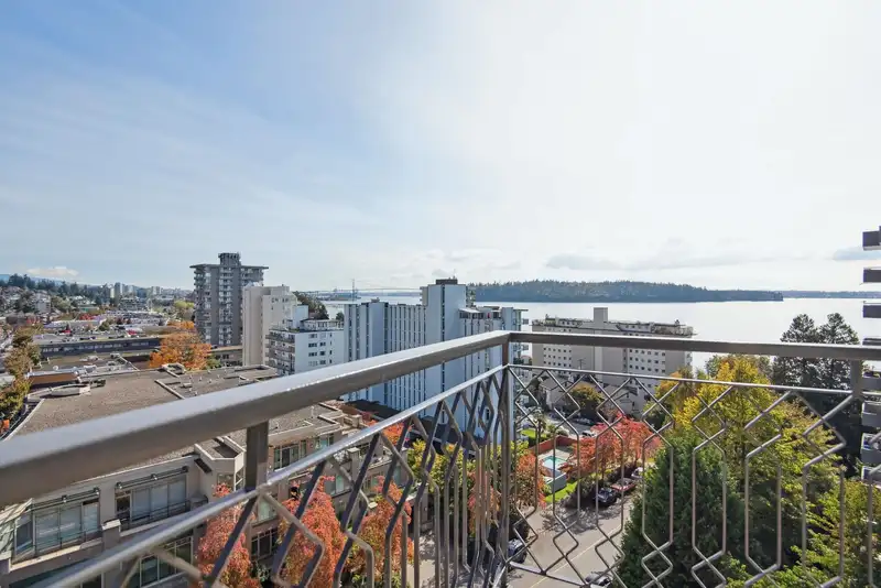 902 1930 MARINE DRIVE - photo 4 of 33