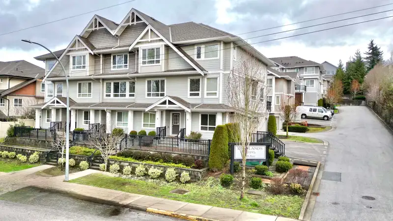4 20195 68 AVENUE - photo 2 of 27