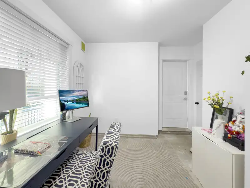4 20195 68 AVENUE - photo 4 of 27